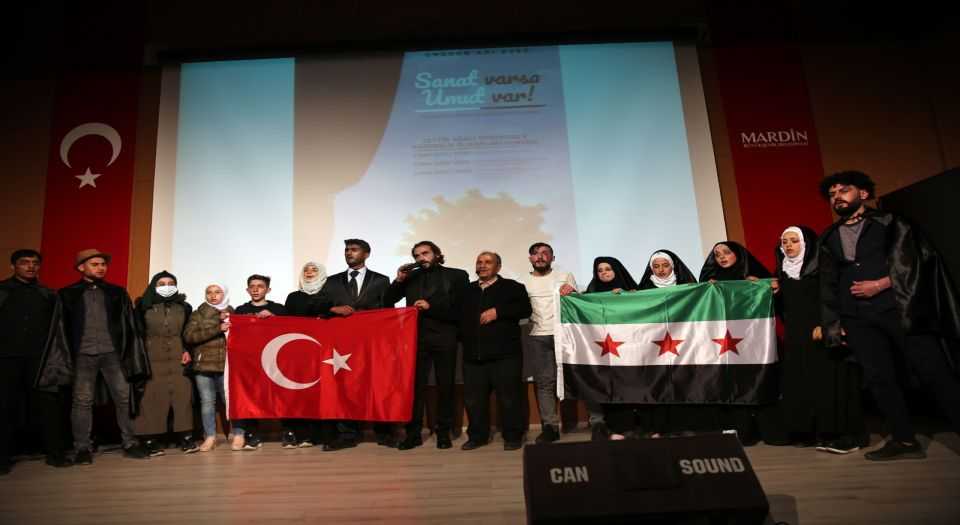 Savaş mağduru Suriyeliler, Mardinde tiyatro oyunu sahneledi