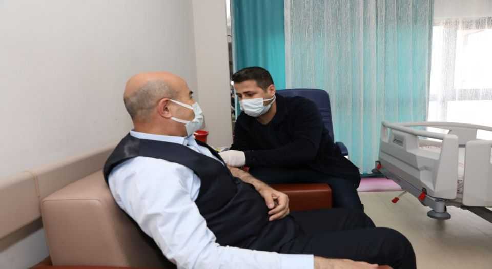 Mardin Valisi Demirtaş, COVID-19 aşısını oldu