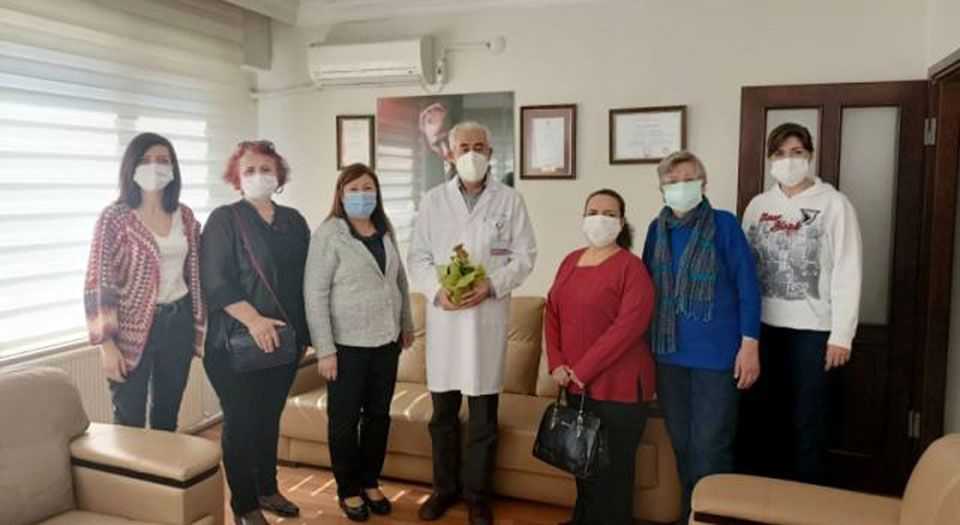 Kocaelide CHP’li kadınlar, sağlıkçıların yanında