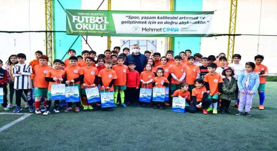 Yeşilyurt Belediyesi Futbol Okulu genç yıldızlar yetiştiriyor