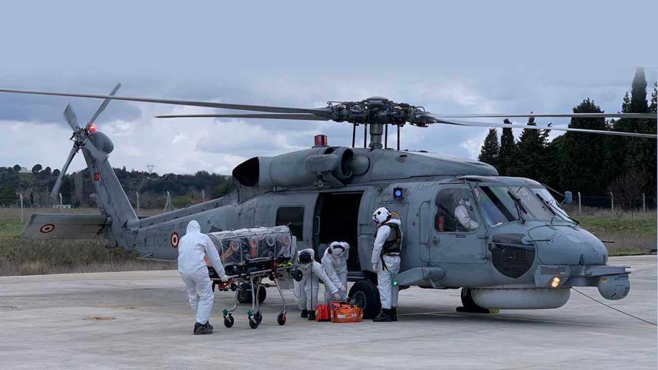 Çanakkalede COVID hastası askeri helikopterle sevk edildi