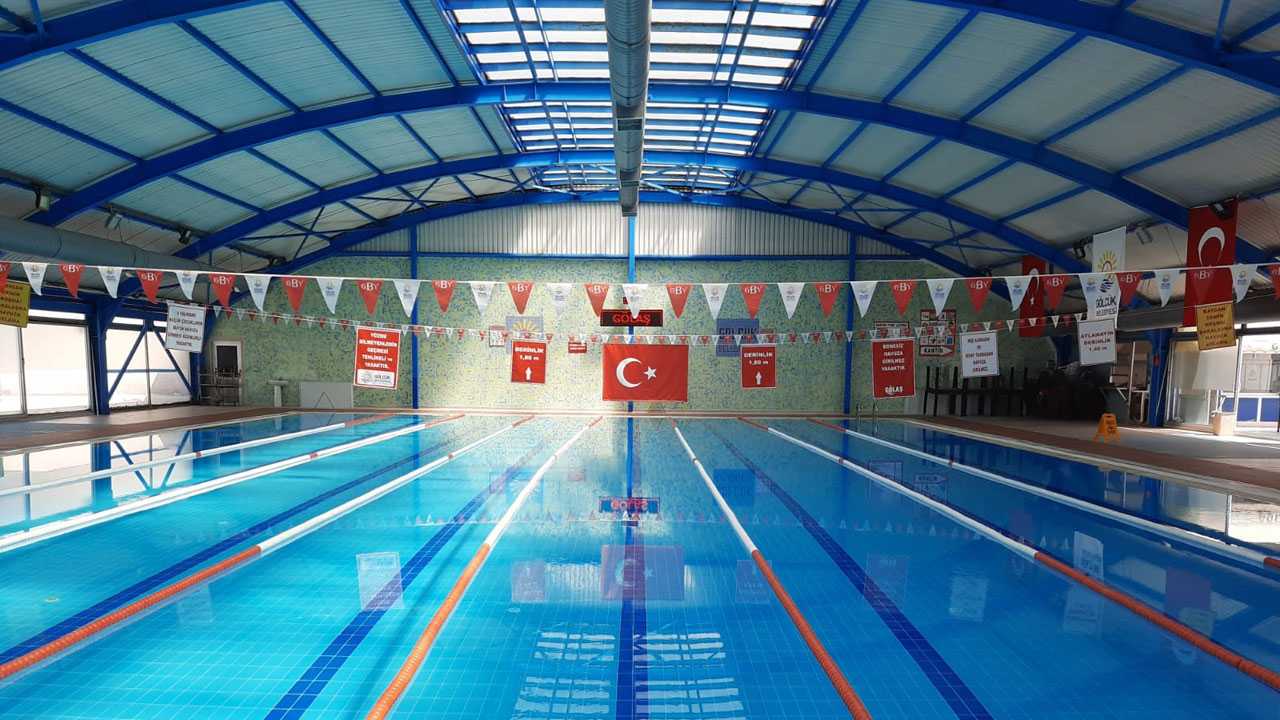 Kocaelide Gölcük Yüzme Havuzu aylar sonra açıldı
