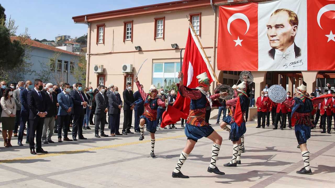 Atatürkün Bergamaya gelişinin 87. yılı kutlandı